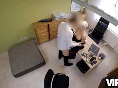 Vip4k. une liaison avec une actrice sex pousse l'homme à la satisfaction sexuelle