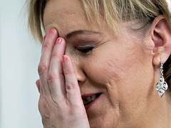 Blasen, Geile alte tussi, Spermaladung, Fingern, Oma, Hardcore, Lecken, Reif