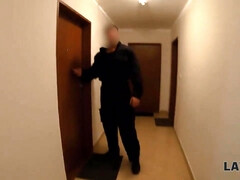 Braunhaarige, Vollbusig, Milf, Realität, Rau, Tittenfick, Uniform