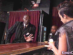 Gehörnter ehemann, Spermaladung, Aufs gesicht abspritzen, Gruppe, Handjob, Absätze, Erniedrigung, Masturbation