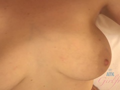 Leie, Grosse titten, Fingern, Brille, Piercing, Muschi, Strümpfe, Titten