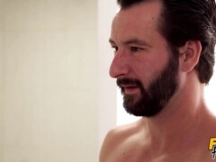 Brunette brune, Tir de sperme, Hard, Hôtel, Fille latino, Douche, Plan cul à trois, Nénés