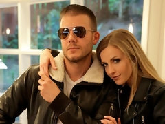 Blondine, Blasen, Handjob, Hardcore, Küssen, Tätowierung, Jungendliche (18+), Titten