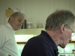 Schlafzimmer, Bikini, Blasen, Spermaladung, Schwanz, Fingern, Handjob, Natürlichen titten