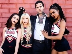 Cul, En levrette, Fétiche, Groupe, Branlette thaïlandaise, Léchez, Orgie, Adolescente