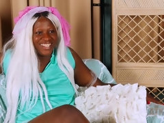 Cul, Gros cul, Gros seins, Noire, Doigter, Poilue, Masturbation, Chatte