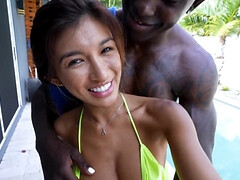 Asiatique, Noire, Sucer une bite, Cocu, En levrette, Noir ébène, Petite femme, Épouse