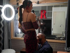 Kont, Grote mammen, Pijpbeurt, Bruinharig, Hondjeshouding, Shemale, Slet, Tatoeage