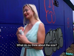 Blonde, Sucer une bite, Brunette brune, Tromperie, Tir de sperme, Queue, Talons, Public