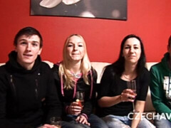 Blasen, Hundestellung, Gruppe, Handjob, Natürlichen titten, Orgie, Rasiert, Jungendliche (18+)