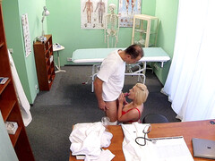 Grosse titten, Blasen, Arzt, Lecken, Krankenschwester, Büro, Student, Uniform