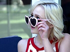 Grosser arsch, Grosse titten, Blondine, Hundestellung, Zierlich, Kurzes haar, Dürr, Jungendliche (18+)