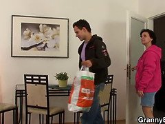 Gros cul, Sucer une bite, Gorge profonde, Grandpère, Mamie, Mature, Maman, Adolescente