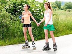 Grosser arsch, Fingern, Küssen, Masturbation, Zierlich, Muschi, Rasiert, Spielzeuge