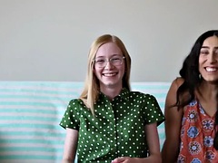 Amateur, Nana, Blonde, Brunette brune, Pieds, Allemand, Lesbienne, Nénés