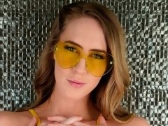 Blond, Sperma in mond, Dominatie, Handbeurt, Hardcore, Masturbatie, Tiener, Tieten likken