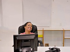 Grosse titten, Braunhaarige, Hochschule, Fingern, Tätowierung, Titten