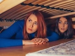 Жопа, Большая жопа, Минет, Брюнетки, Застукали, Ласковые ручки, Чулки, Втроем