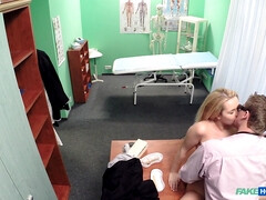 Leie, Blasen, Arzt, Lecken, Büro, Muschi, Uniform