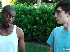 デカパイ, ビキニ, フェラチオ, 茶髪の, 口内発射, 異人種間, 熟年, フェラする