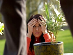 Sucer une bite, Brunette brune, En levrette, Branlette thaïlandaise, Embrassement, Maigrichonne, Tatouage, Adolescente