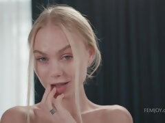 Cul, Blonde, En levrette, Doigter, Béant, Lingerie, Solo, Tatouage