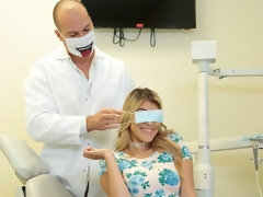 ブロンド, フェラチオ, イく瞬間, 医者, ダブル開発, 手コキする, 3p男男女, 剃毛