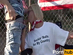 Семяизвержение, Сперма на лице, Затыкание рта, Очки, Тату, Сиськи