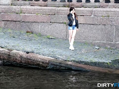 Sucer une bite, Brunette brune, Mignonne, Lunettes, De plein air, Chatte, Maigrichonne, Nénés