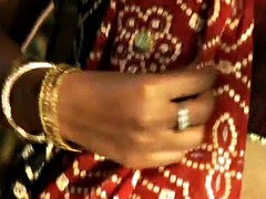 Brunette brune, Indienne