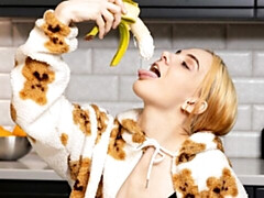 18 jahre, Leie, Grosse titten, Blondine, Fingern, Solo, Entkleiden, Jungendliche (18+)