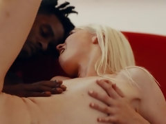 Черные, Блондинки, Минет, Сперма во рту, Секс без цензуры, Межрасовый секс, Лизание, Чудовищные размеры