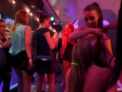 Tussi, Verrückt, Handjob, Hardcore, Orgie, Party, Öffentlich, Titten