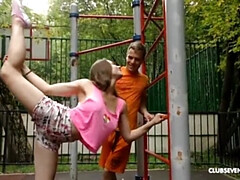 Rondborstig, Sperma shot, Diep in de keel, Flexibiel, Hardcore, Masturbatie, Tepels, Tiener