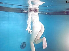 Culo, Morena, Masturbación, Piscina, Ruso, Solo, Adolescente, Bajo el agua