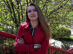 18 jahre, Leie, Grosser arsch, Kehlenfick, Hundestellung, Pov, Dusche, Strümpfe