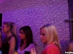 ブロンド, 着衣女と全裸男, ダンス, グループ, 下着, オージー, 穴開きパンティ, スインガー