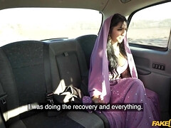 Tussi, Grosse titten, Braunhaarige, Hundestellung, Aufs gesicht abspritzen, Handjob, Interrassisch, Krankenschwester