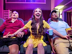 Gros cul, Gros seins, Bisexuelle, Sucer une bite, Brunette brune, En levrette, Maigrichonne, Adolescente