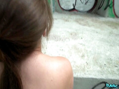 Leie, Tussi, Grosse titten, Spermaladung, Schwanz, Würgen, Im freien, Pov