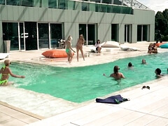 Mamada, Morena, Tetona, Grupo, Lamidas, Tetas naturales, Orgía, Medias largas