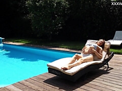 Blonde, Fétiche, Piscine, Public, Chatte, Russe, Solo, Serré