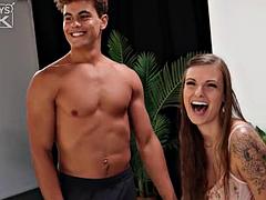 Минет, Брюнетки, Семяизвержение, Волосатые, Милф, Мускулы, Тату