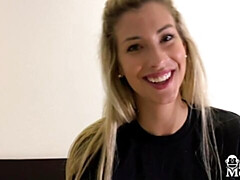 Blonde, Sucer une bite, Branlette thaïlandaise, Léchez, Masturbation, Seins naturels, Maigrichonne, Nénés