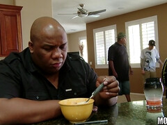 Blasen, Vollbusig, Aufs gesicht abspritzen, Interrassisch, Lecken, Reif, Milf, Muschi