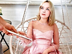 Gros cul, Grosse bite, Gros seins, Sucer une bite, En levrette, Cheveux courts, Maigrichonne, Adolescente