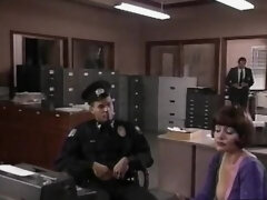 Grosser arsch, Grosse titten, Kino, Handjob, Milf, Polizei, Flotter dreier, Vintage
