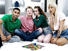 18 jahre, Grosser arsch, Grosser schwanz, Blasen, Flotter vierer, Natürlichen titten, Jungendliche (18+), Titten