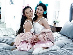 Asiatique, Gros cul, Grosse bite, Sucer une bite, En levrette, Seins naturels, Adolescente, Nénés