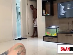 Grosse bite, Gros seins, Blonde, Sucer une bite, Éjaculation interne, Tir de sperme, Fille latino, Tatouage